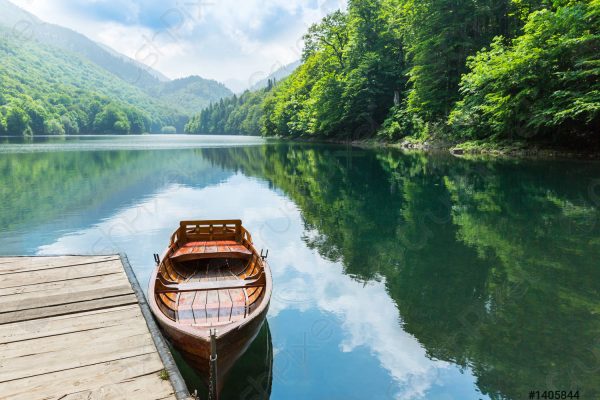 wooden-boat-pier-on-mountain-1405844